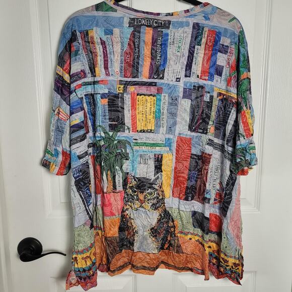 Shana Apparel Shirt Womens Large Multicolor Bookshelf Cat Graphic Crinkle Tunic - Picture 8 of 15